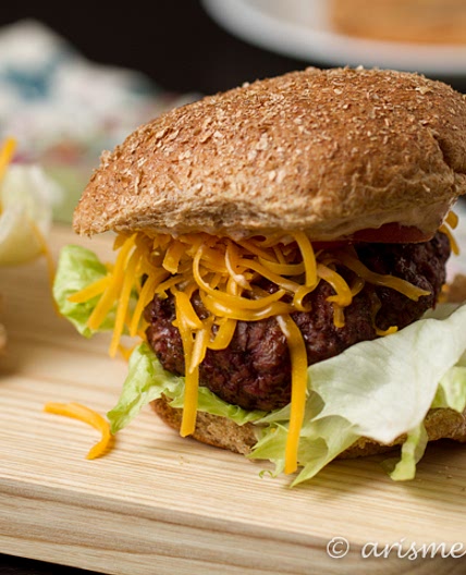 Spicy Chipotle Cheeseburgers