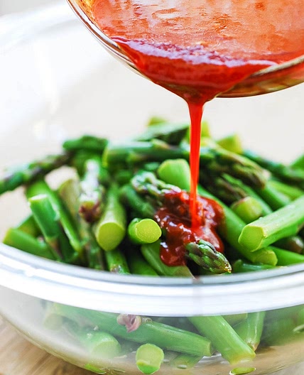 Asparagus with Gochujang Sauce