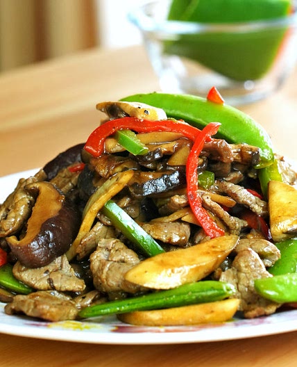 Beef and mushrooms stir-fry Chinese style