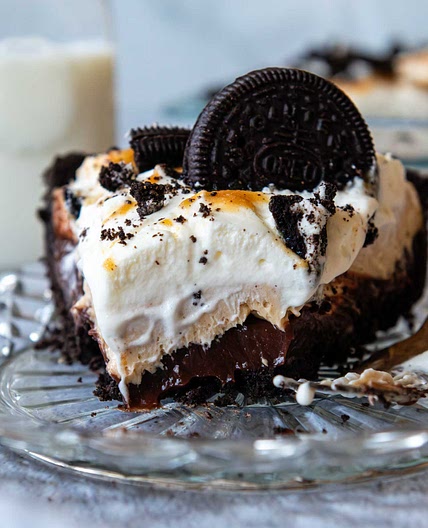 Creamy Oreo Peanut Butter Pie with Chocolate