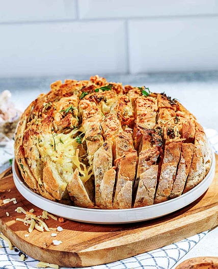 Cheesy Garlic Pull-Apart Bread