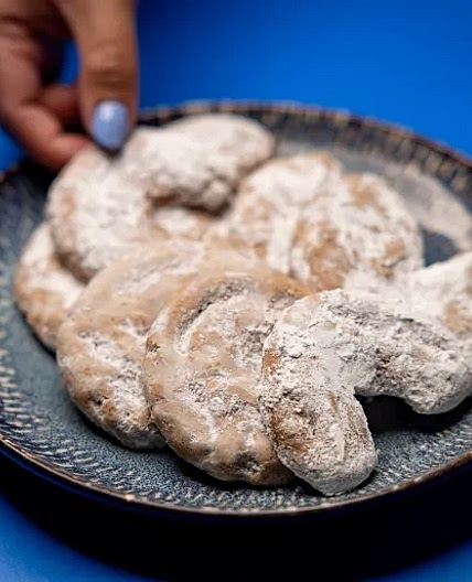 Pracny-Inspired Nut Crescents