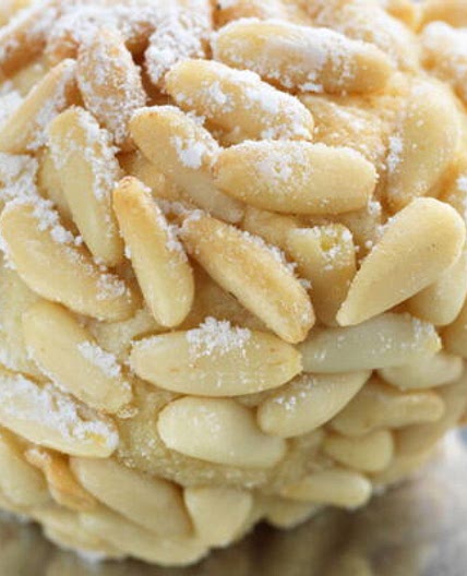 Pâtisserie algérienne aux pignons de pin