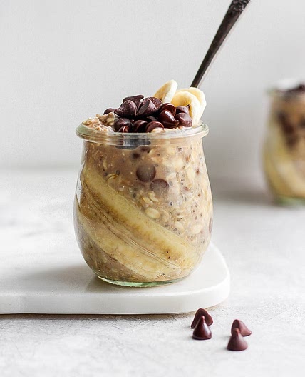 Chocolate Chip Banana Overnight Oats (Dairy-Free)