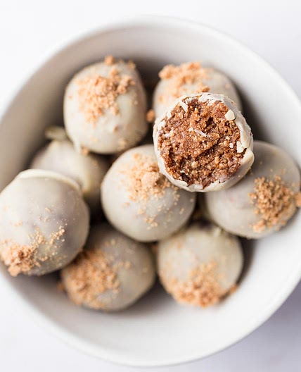 Healthy Gingerbread Energy Bites (No Bake White Chocolate Truffles)