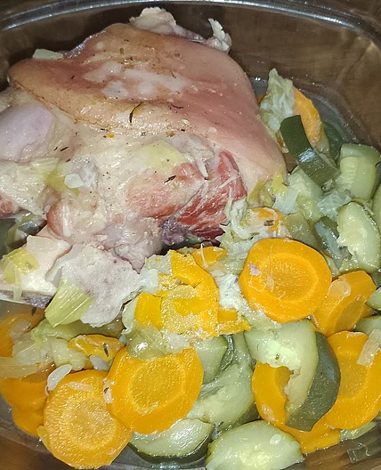 Jarret de porc et ses legumes