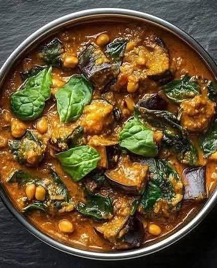 Aubergine, peanut and spinach curry 