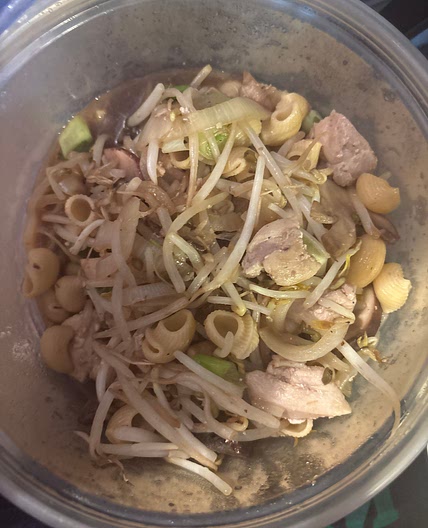 CHICKEN THIGH & BEAN SPROUT STIR-FRY