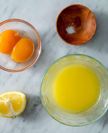 Quick and Easy Hollandaise Sauce in the Microwave