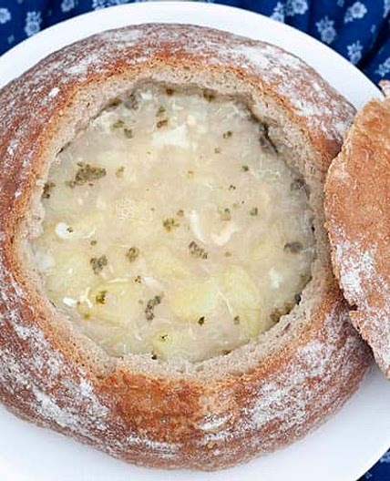 Česnečka – Traditional Czech Garlic Soup