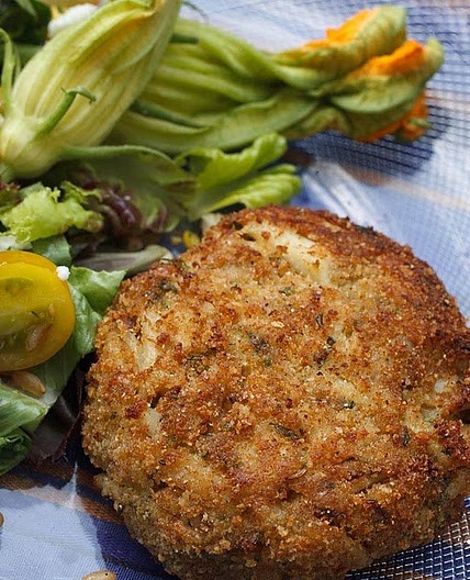 Easy Crab Cakes (Restaurant-Style at Home)