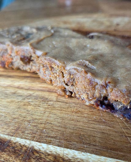 Bananacake with date topping