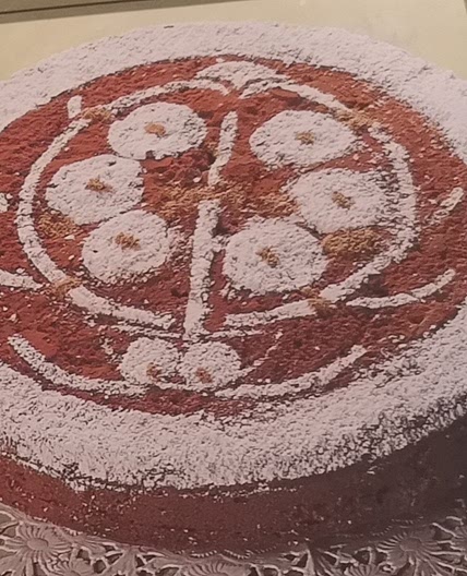 Gedeckter kirschkuchen Zwergen