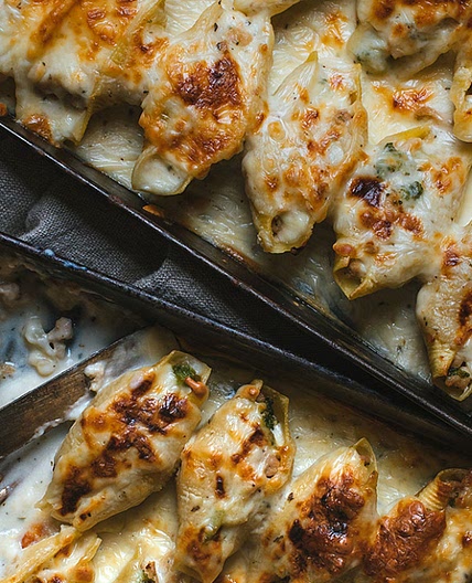 Coquilles farcies au poulet, au chou-fleur et au brocoli