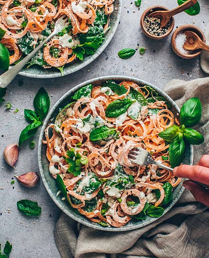 Süßkartoffel-Nudeln mit Cashew-Sauce