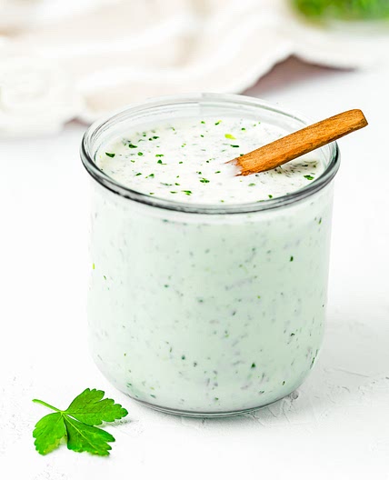 Venezuelan Garlic Sauce (Salsa de Ajo Venezolana)