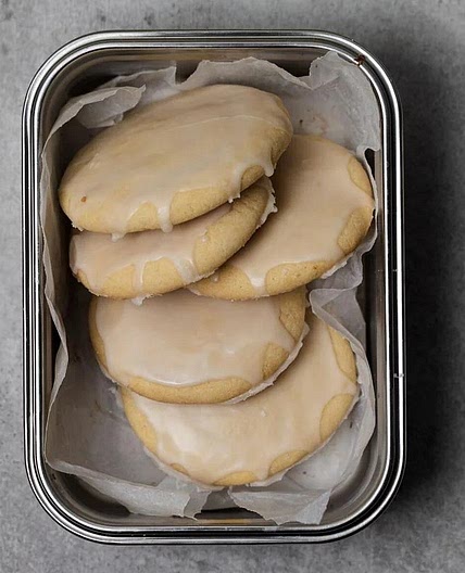 Giant vanilla sugar cookies
