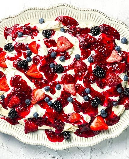 Low FODMAP Mixed Berry Slab Pavolva