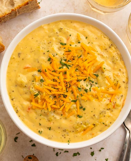 Vegan Cheesy Broccoli Soup