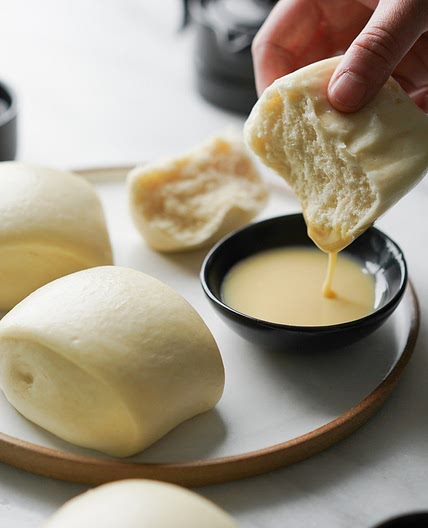 Mantou (Chinese Steamed Buns)
