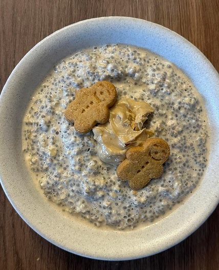 Gingerbread overnight oats