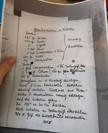 Moms spice-cherry cake