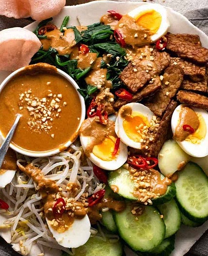 Gado Gado (Indonesian Salad with Peanut Sauce)
