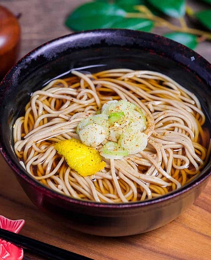 Kake Soba (Simple Hot Soba Noodle Soup)