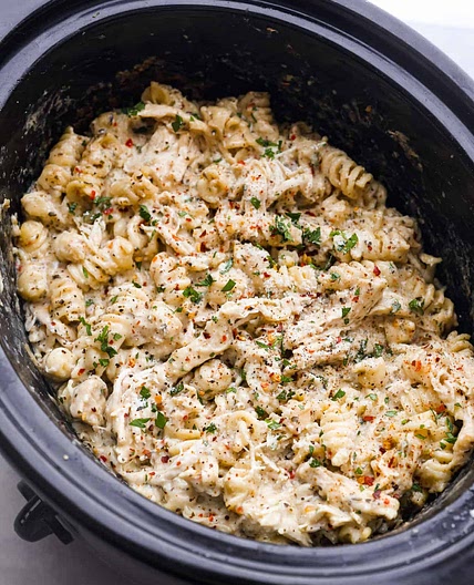 Crockpot Parmesan Garlic Chicken Pasta