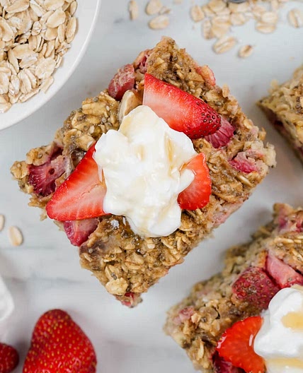 Strawberry Banana Baked Oatmeal