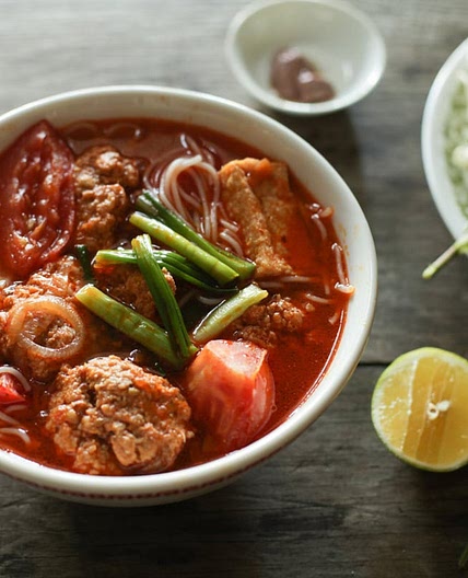 Bún Riêu (Vietnamese Crab, Pork & Tomato Noodle Soup)