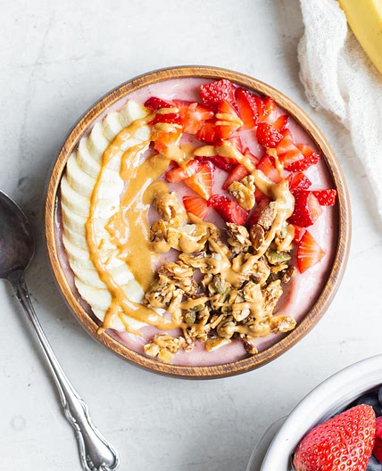 Easy Strawberry Banana Smoothie Bowl