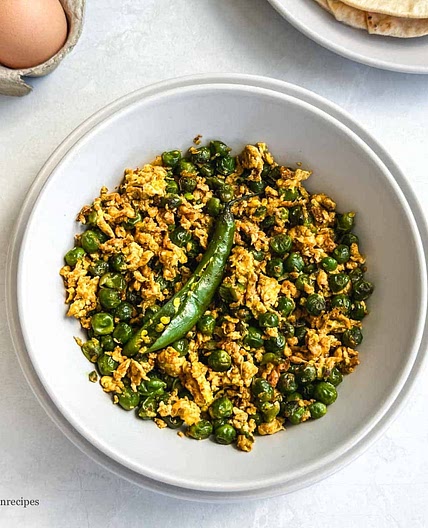 Scrambled Eggs with Peas