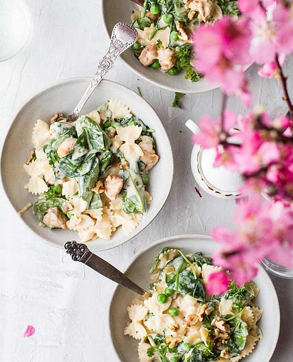 Creamy Spring Pasta with Peas and Spinach