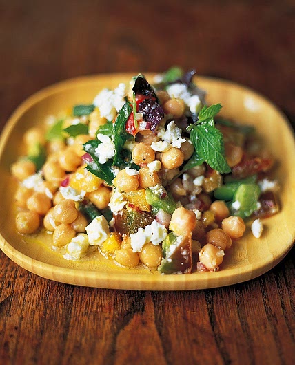 Summer chickpea salad