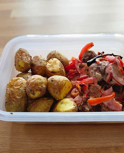 Paprika-Hackfleisch mit Ofenkartoffeln