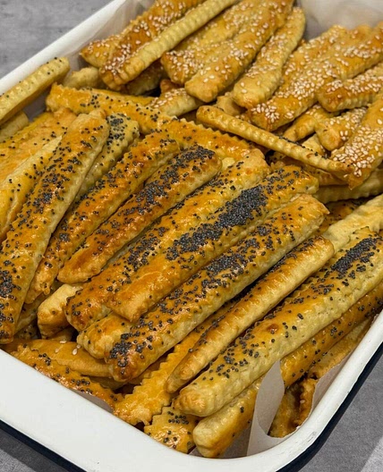 Cheesy Breadsticks Recipe (Saratele)