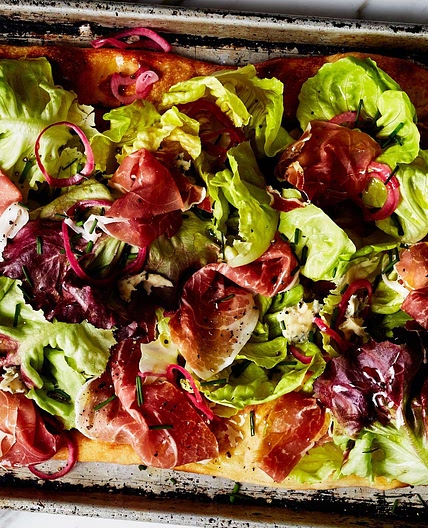 Salad Pizza with Prosciutto and Blue Cheese