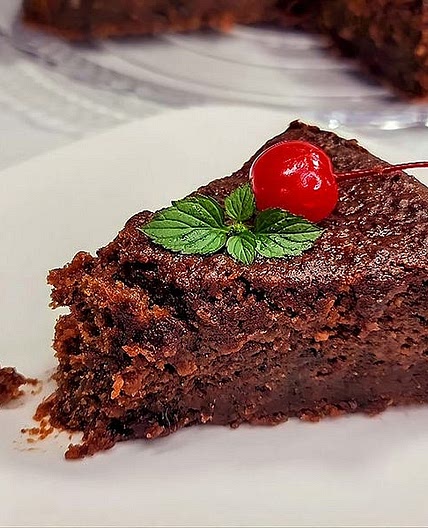 Light and Fluffy Alcohol-Free Jamaican Fruit Cake (With Eggs)