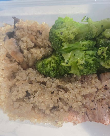 Garlic mushroom quinoa with ahi tuna and broccoli