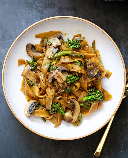 Thai Style Skillet Wide Rice Noodle Stir Fry