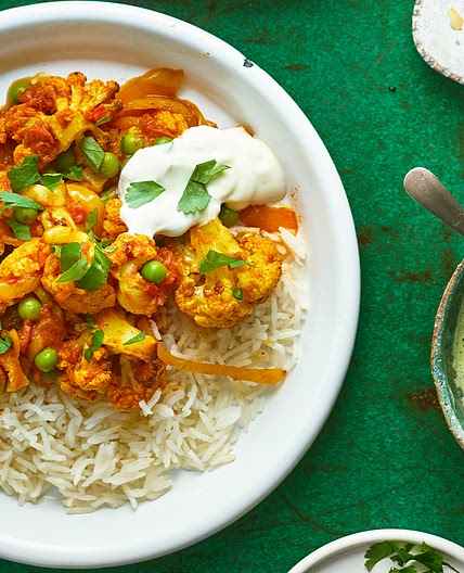 Cauliflower and pea curry