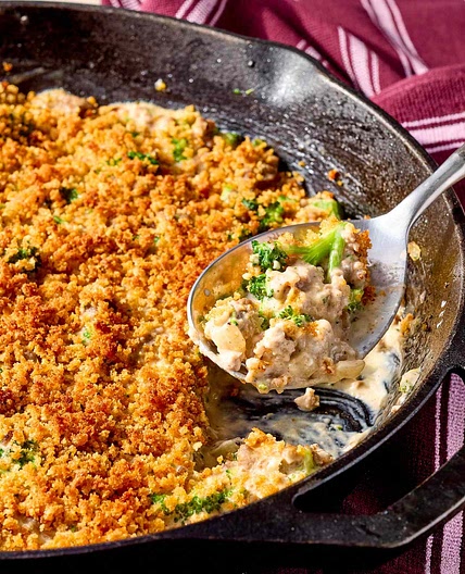 Cheesy Ground Beef & Broccoli Casserole