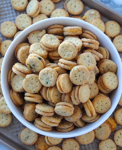 Cheesy Ranch Crackers