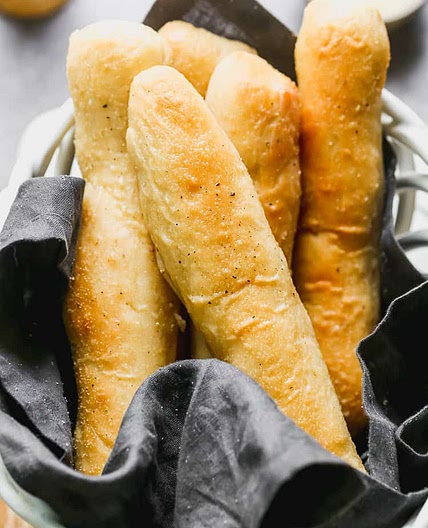 Easy Homemade Breadsticks