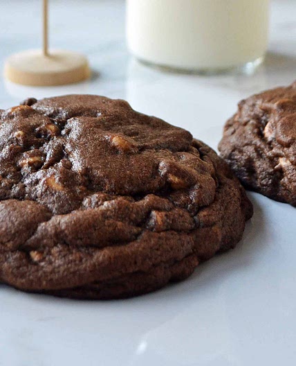 Levain Bakery Dark Chocolate Peanut Butter Chip Cookies