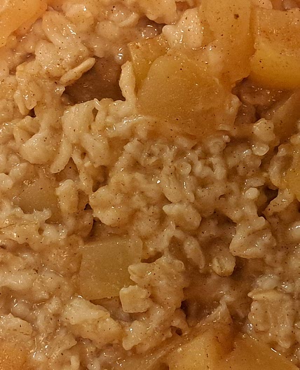 Apples and cinnamon oatmeal