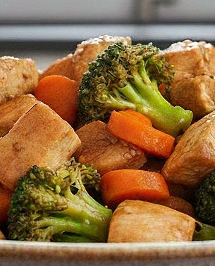 Salteado asiático de pollo