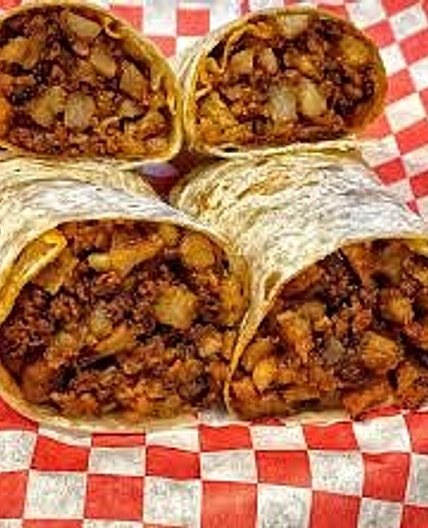 Burrito de chorizo de soya con papas