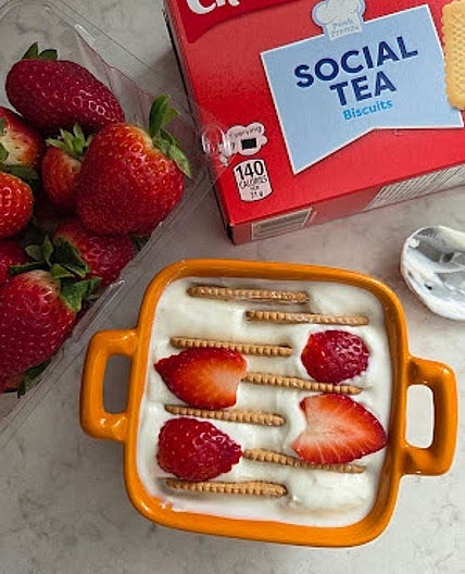 Viral Greek Yogurt and Cookie Dessert